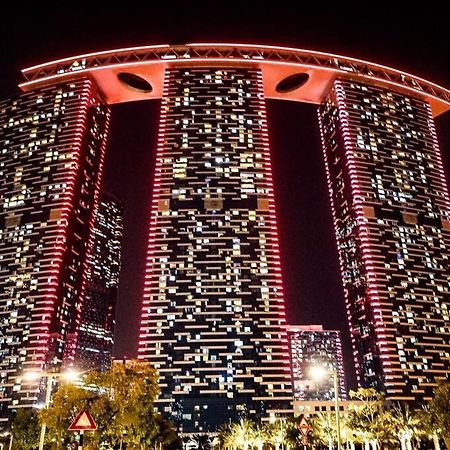 Cozy 1Br In Iconic Tower Apartment อาบูดาบี ภายนอก รูปภาพ