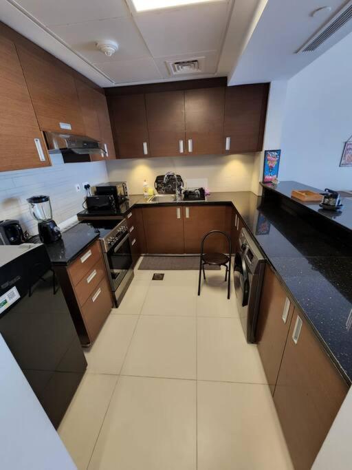 Cozy 1Br In Iconic Tower Apartment อาบูดาบี ภายนอก รูปภาพ