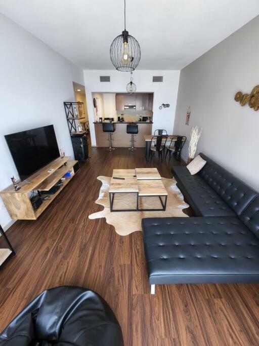 Cozy 1Br In Iconic Tower Apartment อาบูดาบี ภายนอก รูปภาพ