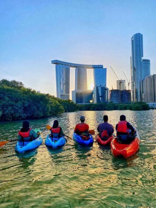Cozy 1Br In Iconic Tower Apartment อาบูดาบี ภายนอก รูปภาพ