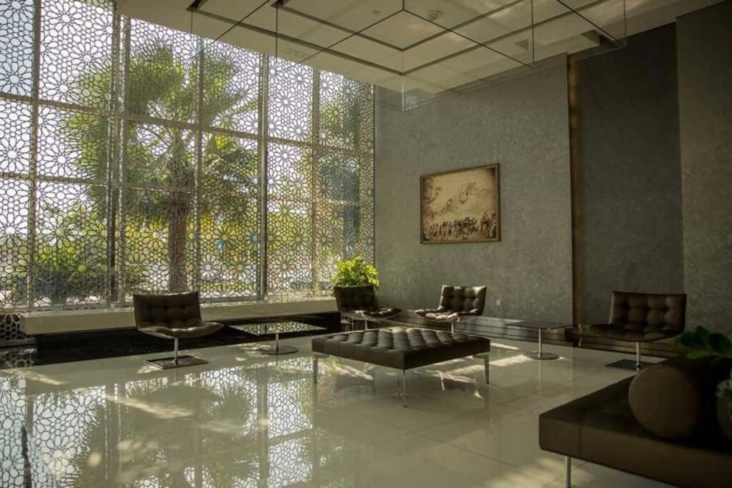 Cozy 1Br In Iconic Tower Apartment อาบูดาบี ภายนอก รูปภาพ