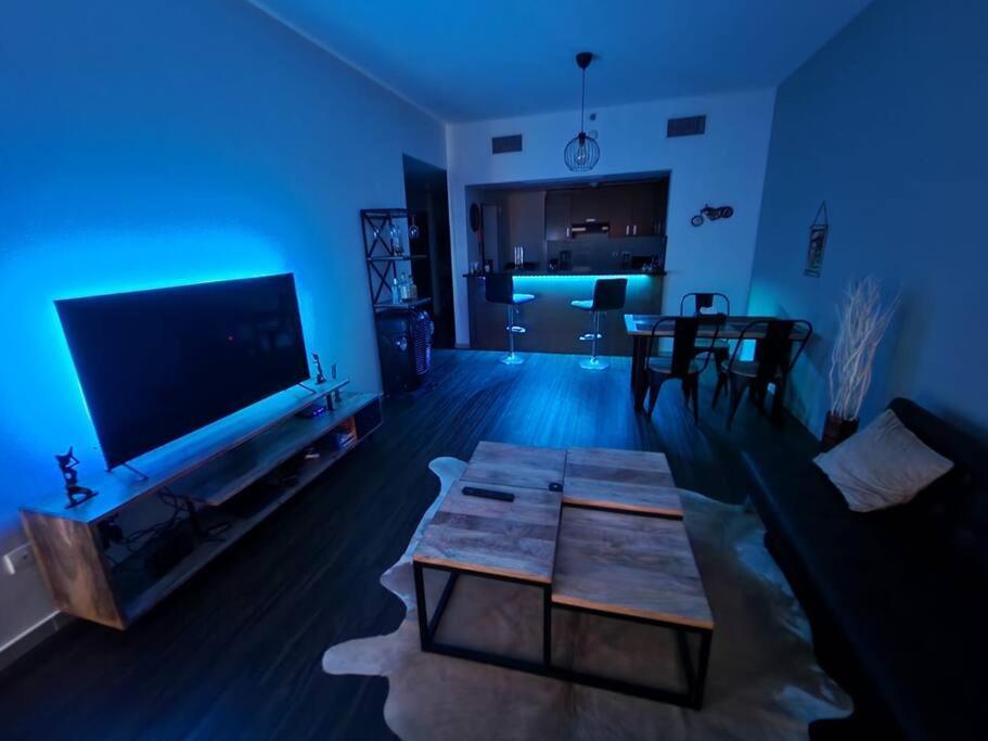 Cozy 1Br In Iconic Tower Apartment อาบูดาบี ภายนอก รูปภาพ