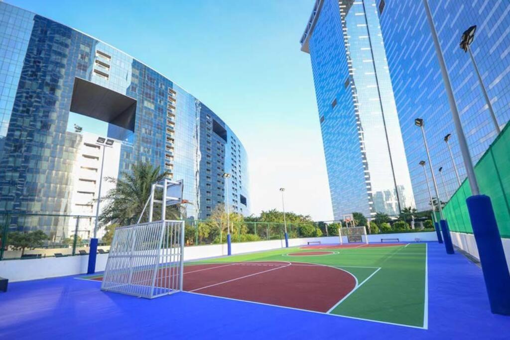 Cozy 1Br In Iconic Tower Apartment อาบูดาบี ภายนอก รูปภาพ