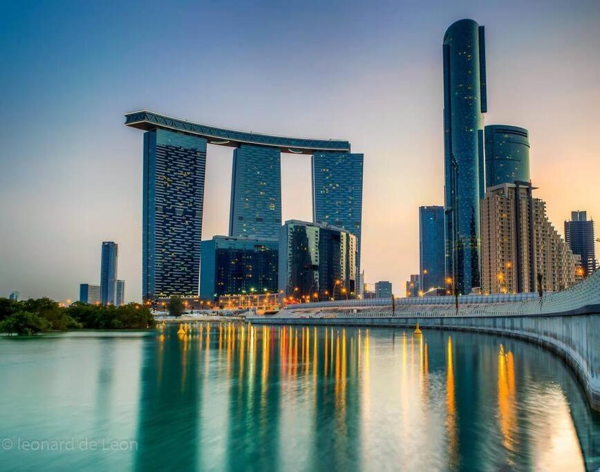Cozy 1Br In Iconic Tower Apartment อาบูดาบี ภายนอก รูปภาพ